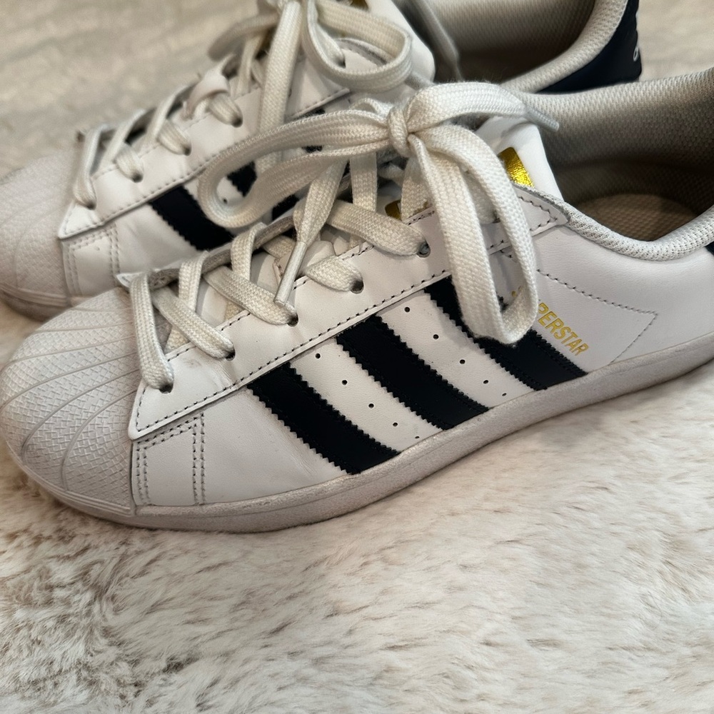 Adidas women’s White and Navy Sneakers with Gold Accents - Picture 2 of 4
